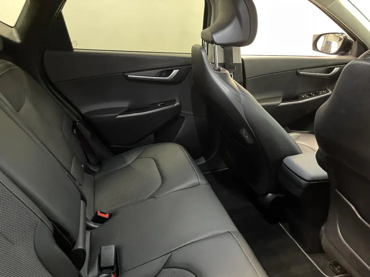 Air 58 kWh Airco Navigatie Carplay Adaptive Cruise Control Full LED Parkeersensoren Camera