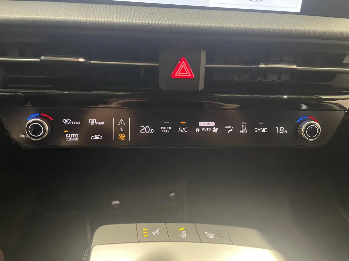 Air 58 kWh Airco Navigatie Carplay Adaptive Cruise Control Full LED Parkeersensoren Camera