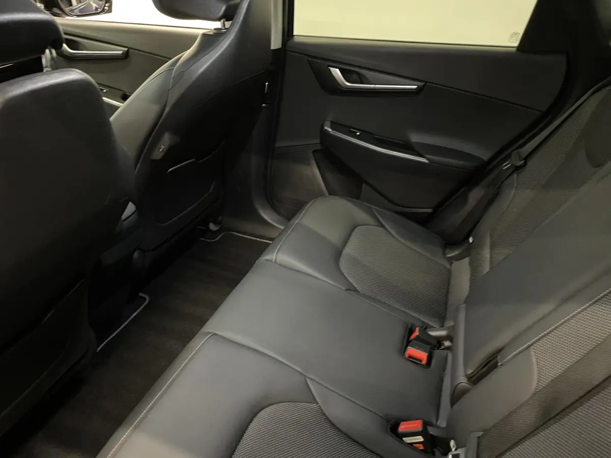 Air 58 kWh Airco Navigatie Carplay Adaptive Cruise Control Full LED Parkeersensoren Camera