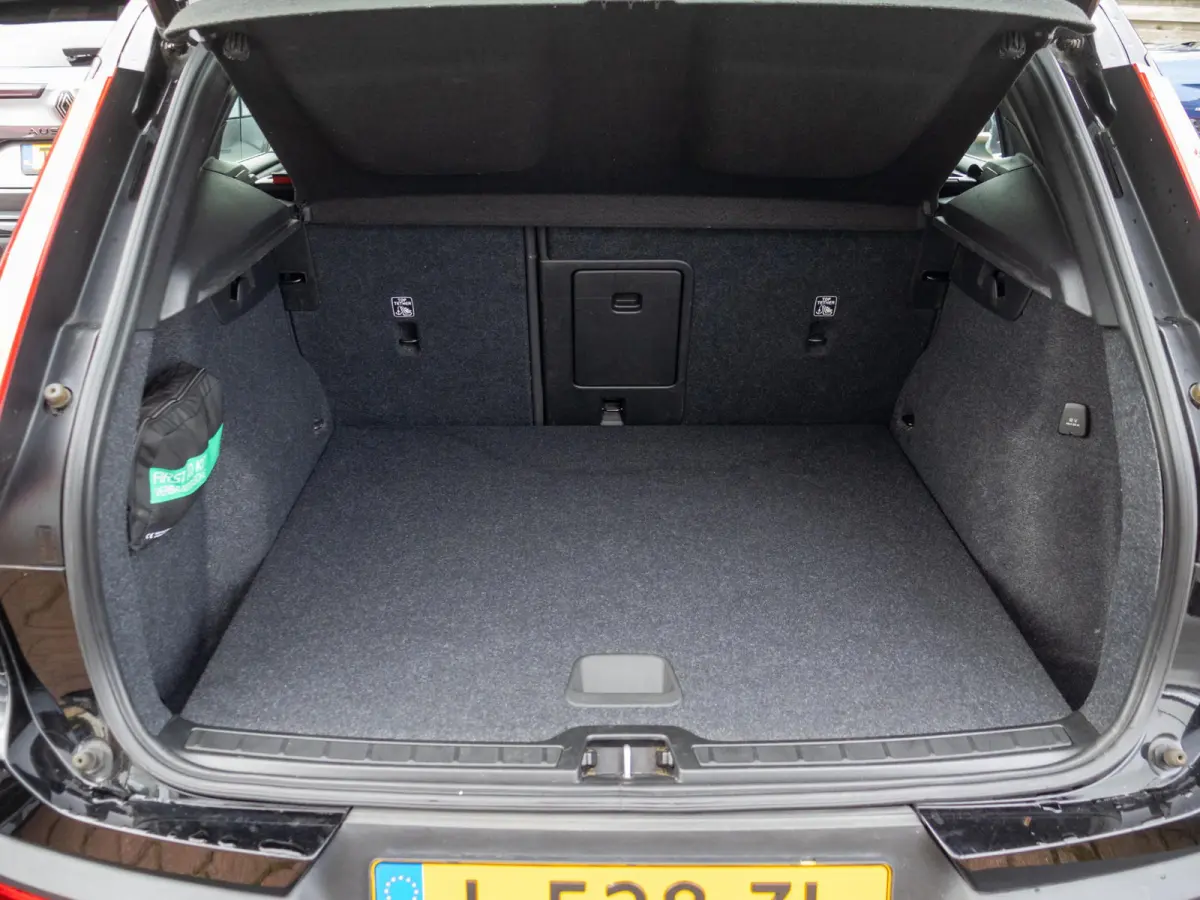 1.5 T3 R-Design Stoel/ Stuurverwarming Trekhaak 18"