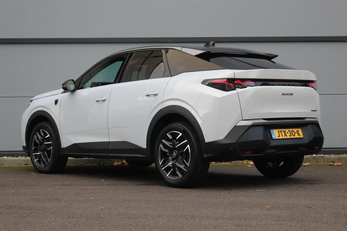 1.2 Hybrid 145 GT | 360 Cam | Adaptive | Stoel & Stuur Verw. | Keyless | LED | Carplay | | 360 Cam | Adaptive | Stoel & Stuur Verw. | Keyless | LED | Carplay |