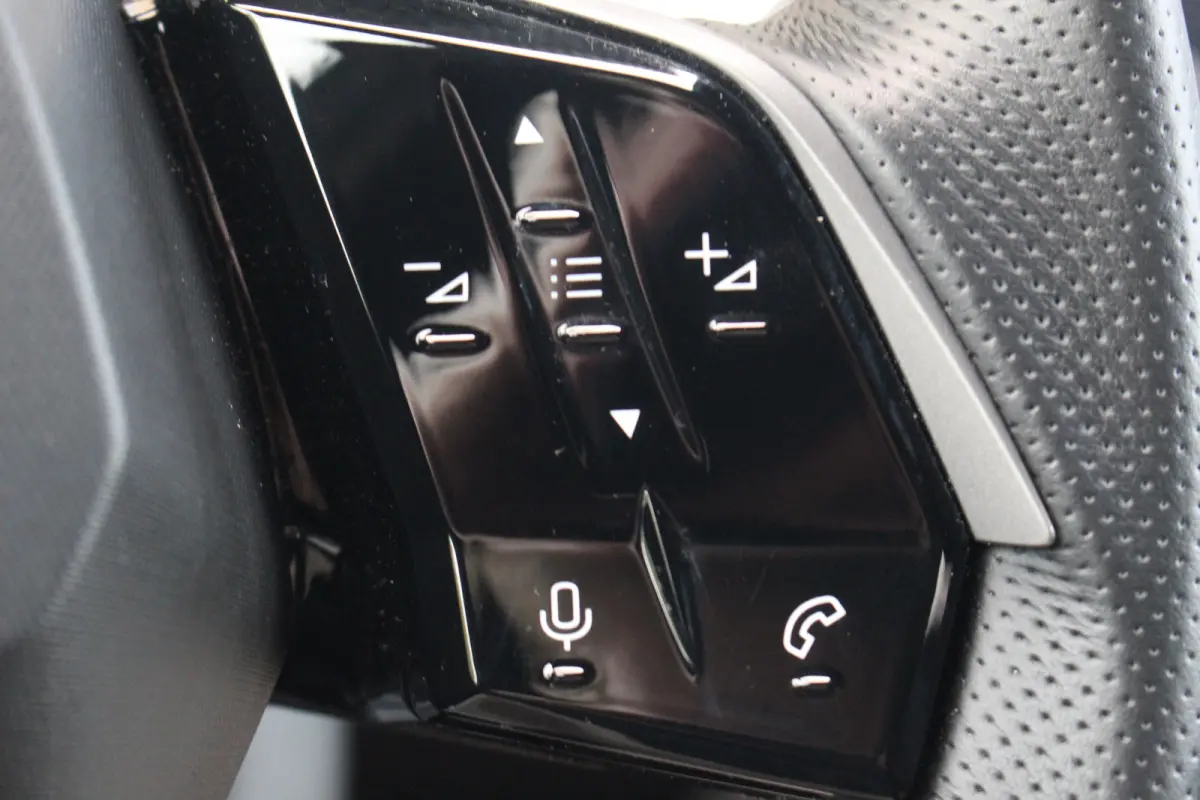 1.2 Hybrid 145 GT | 360 Cam | Adaptive | Stoel & Stuur Verw. | Keyless | LED | Carplay | | 360 Cam | Adaptive | Stoel & Stuur Verw. | Keyless | LED | Carplay |