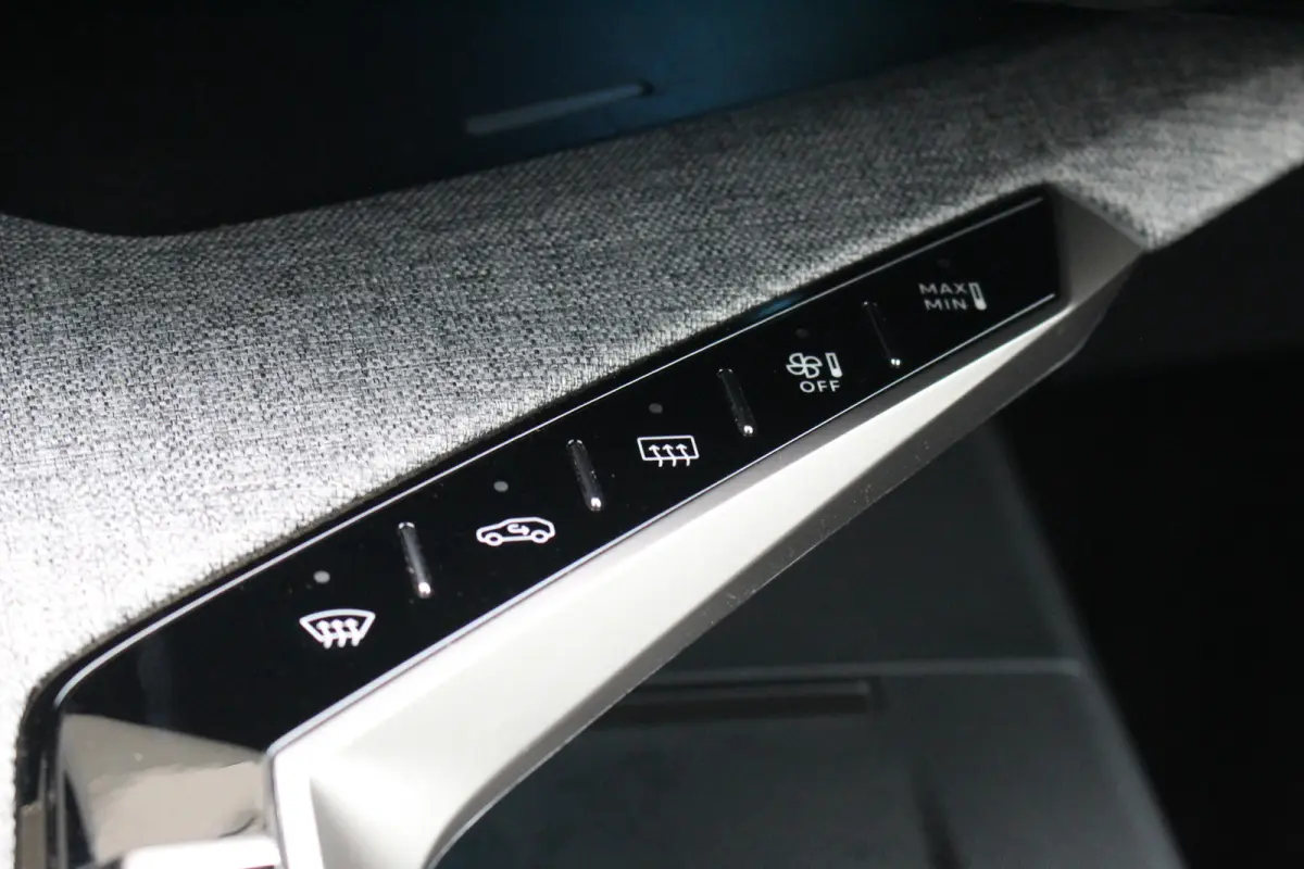 1.2 Hybrid 145 GT | 360 Cam | Adaptive | Stoel & Stuur Verw. | Keyless | LED | Carplay | | 360 Cam | Adaptive | Stoel & Stuur Verw. | Keyless | LED | Carplay |