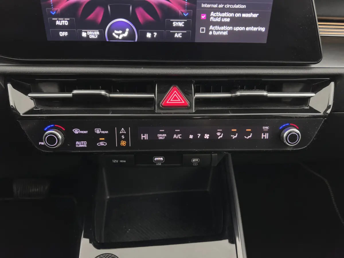 1.6 GDi Hybrid DynamicPlusLine (INCL.BTW) Aut. *PANO | LEATHER | DIGI-COCKPIT | NAVI-FULLMAP | DAB | ADAPTIVE-CRUISE | CAMERA | HEATED-COMFORTSEATS | KEYLESS | PRIVACYGLASS | SHIFTPADDLES | 