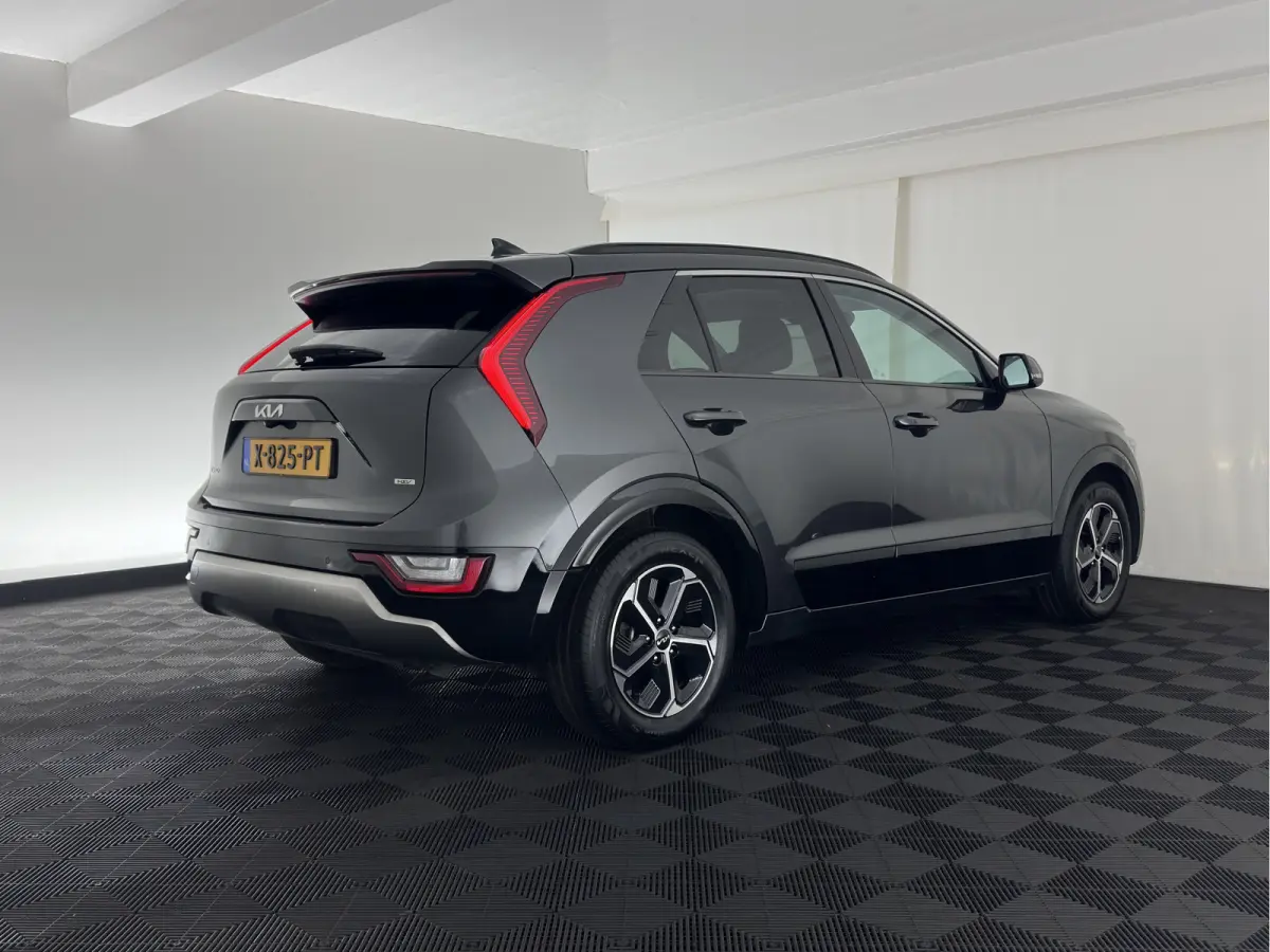1.6 GDi Hybrid DynamicPlusLine (INCL.BTW) Aut. *PANO | LEATHER | DIGI-COCKPIT | NAVI-FULLMAP | DAB | ADAPTIVE-CRUISE | CAMERA | HEATED-COMFORTSEATS | KEYLESS | PRIVACYGLASS | SHIFTPADDLES | 