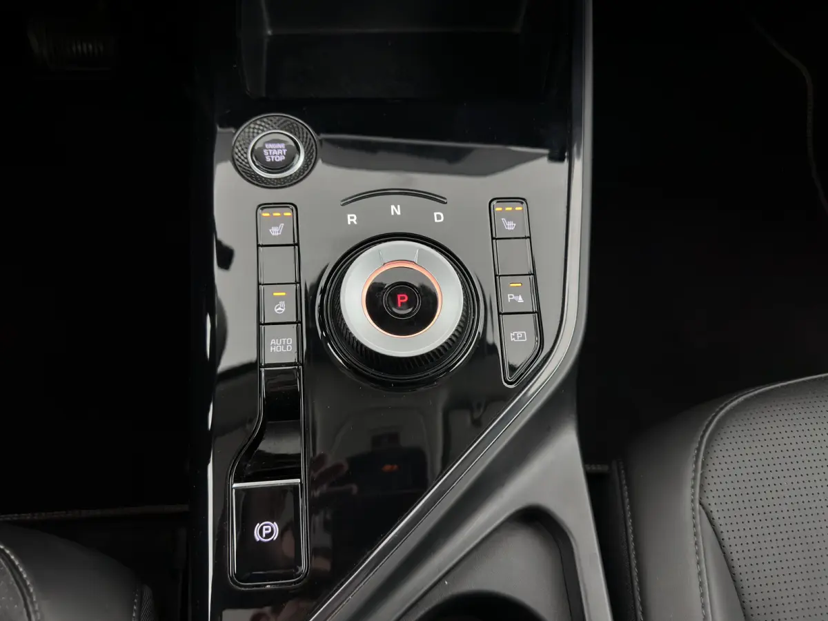 1.6 GDi Hybrid DynamicPlusLine (INCL.BTW) Aut. *PANO | LEATHER | DIGI-COCKPIT | NAVI-FULLMAP | DAB | ADAPTIVE-CRUISE | CAMERA | HEATED-COMFORTSEATS | KEYLESS | PRIVACYGLASS | SHIFTPADDLES | 