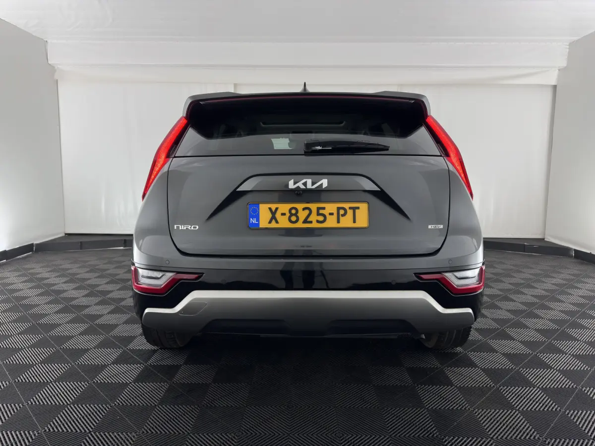 1.6 GDi Hybrid DynamicPlusLine (INCL.BTW) Aut. *PANO | LEATHER | DIGI-COCKPIT | NAVI-FULLMAP | DAB | ADAPTIVE-CRUISE | CAMERA | HEATED-COMFORTSEATS | KEYLESS | PRIVACYGLASS | SHIFTPADDLES | 