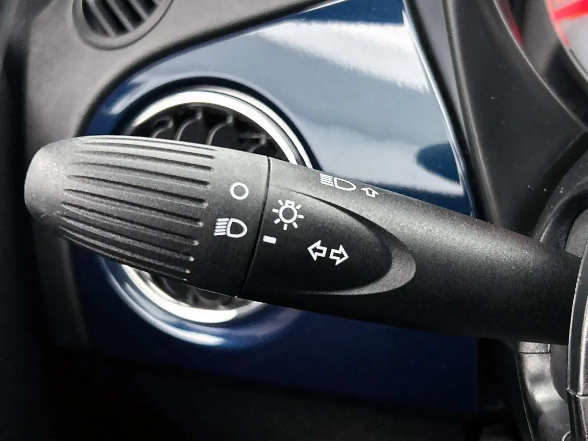 1.0 Hybrid Club | Apple carplay/Android auto | Airco |