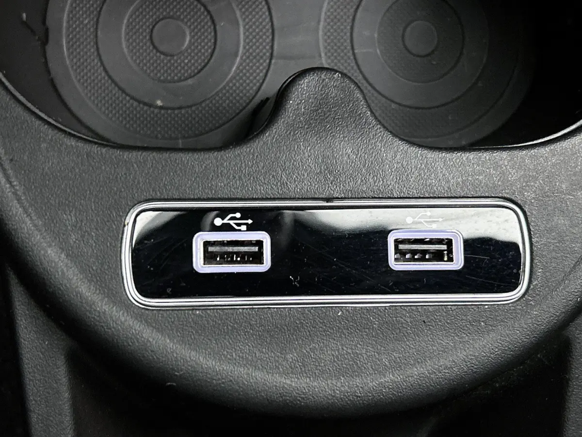 1.0 Hybrid Club | Apple carplay/Android auto | Airco |
