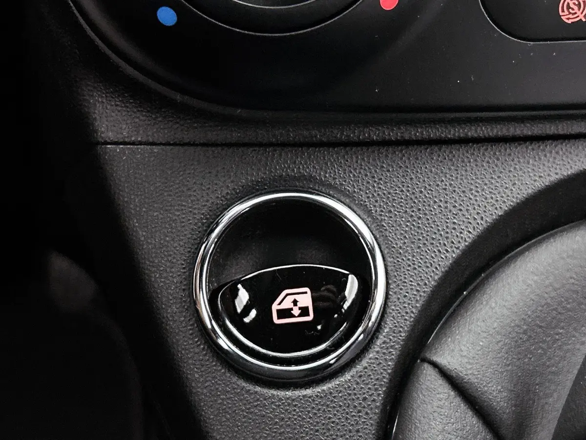 1.0 Hybrid Club | Apple carplay/Android auto | Airco |