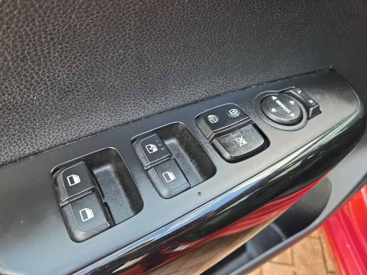 1.0i DynamicLine 1e Eigenaar | Dealer onderhouden | Camera | Apple Carplay & Android Auto | Metallic lak | Lichtmetalen velgen | Fabrieksgarantie | NAP