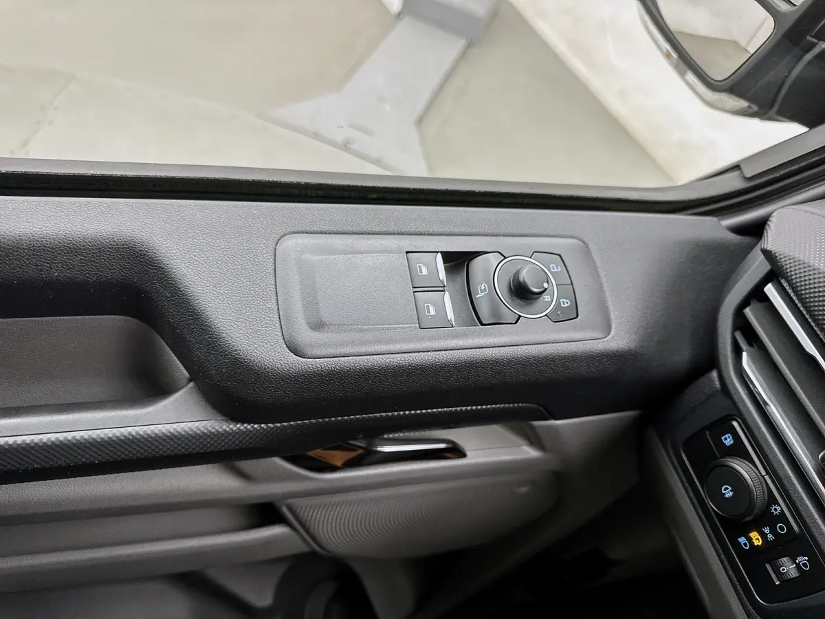 320 2.5 PHEV L2H1 Limited 9 Persoons Led Magnetic Grey Carplay Camera Hybride Kombi Personenvervoer