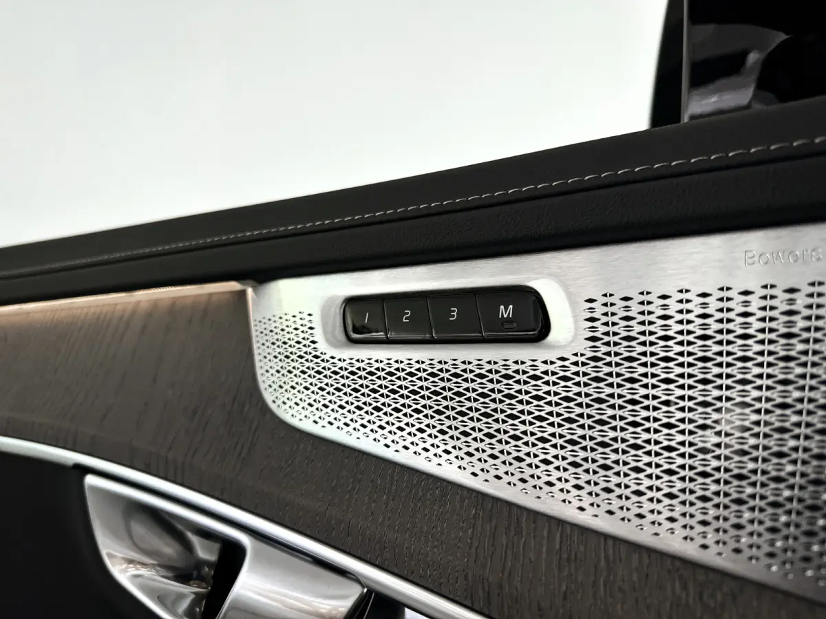 T8 Plug-in hybrid AWD Ultra Dark | SOH 100% | Panoramadak | 360° camera | Bowers & Wilkins | Luchtvering | Head-up display | Stoelventilatie | Trekhaak