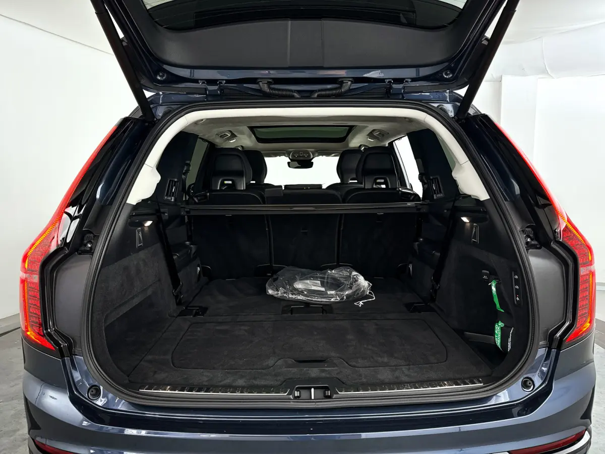 T8 Plug-in hybrid AWD Ultra Dark | SOH 100% | Panoramadak | 360° camera | Bowers & Wilkins | Luchtvering | Head-up display | Stoelventilatie | Trekhaak