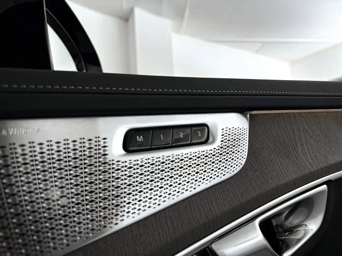 T8 Plug-in hybrid AWD Ultra Dark | SOH 100% | Panoramadak | 360° camera | Bowers & Wilkins | Luchtvering | Head-up display | Stoelventilatie | Trekhaak