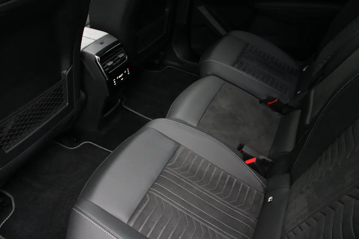 GT Long Range 97 kWh 7p | SOH 97% | Panorama/schuifdak | Luxe stoelen | Warmtepomp | All season | Massage |