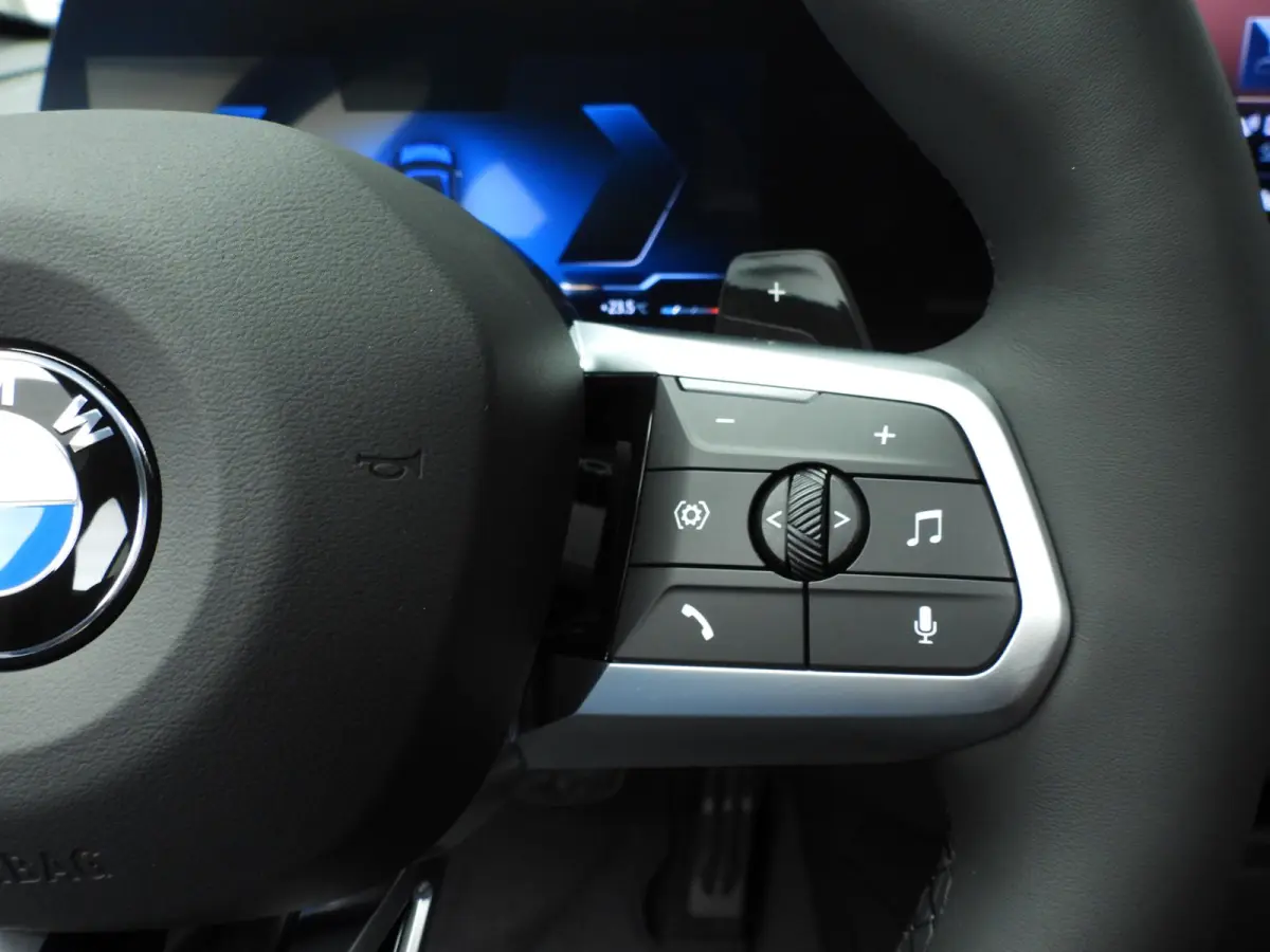 5-deurs 120 M Sport Pro | Trekhaak | Schuif-kanteldak | Head-up | Harman-Kardon | Elektrische Stoelen + Memory | Rondomzicht camera's | Cruise control adaptief met Stop&Go en stuurhulp