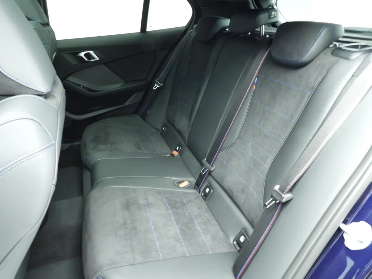 5-deurs 120 M Sport Pro | Trekhaak | Schuif-kanteldak | Head-up | Harman-Kardon | Elektrische Stoelen + Memory | Rondomzicht camera's | Cruise control adaptief met Stop&Go en stuurhulp
