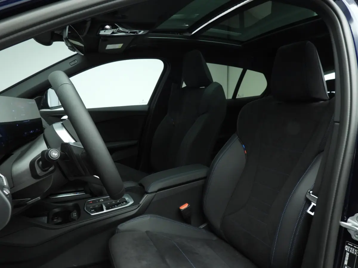 5-deurs 120 M Sport Pro | Trekhaak | Schuif-kanteldak | Head-up | Harman-Kardon | Elektrische Stoelen + Memory | Rondomzicht camera's | Cruise control adaptief met Stop&Go en stuurhulp