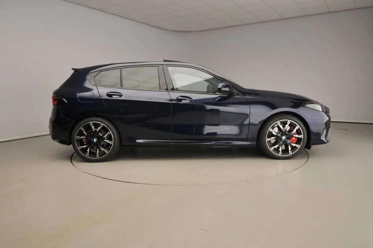5-deurs 120 M Sport Pro | Trekhaak | Schuif-kanteldak | Head-up | Harman-Kardon | Elektrische Stoelen + Memory | Rondomzicht camera's | Cruise control adaptief met Stop&Go en stuurhulp