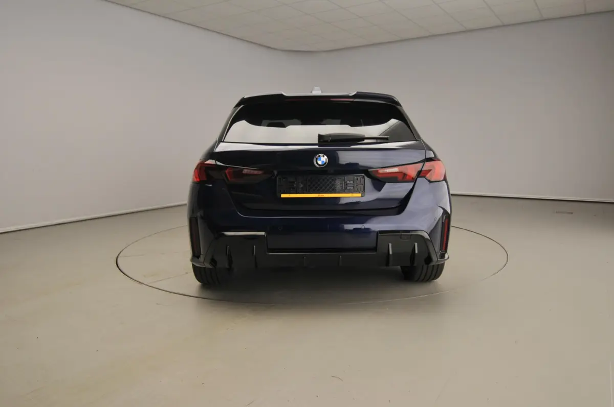 5-deurs 120 M Sport Pro | Trekhaak | Schuif-kanteldak | Head-up | Harman-Kardon | Elektrische Stoelen + Memory | Rondomzicht camera's | Cruise control adaptief met Stop&Go en stuurhulp