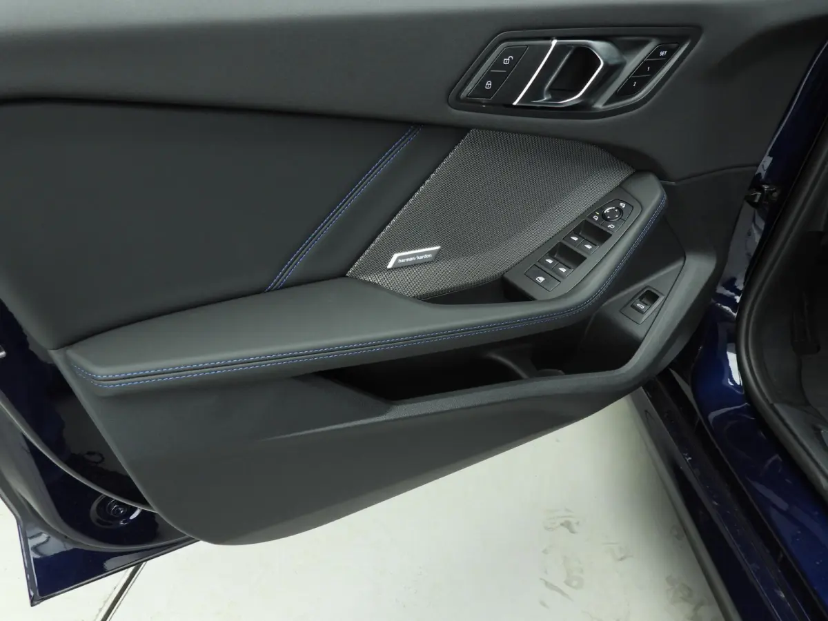 5-deurs 120 M Sport Pro | Trekhaak | Schuif-kanteldak | Head-up | Harman-Kardon | Elektrische Stoelen + Memory | Rondomzicht camera's | Cruise control adaptief met Stop&Go en stuurhulp