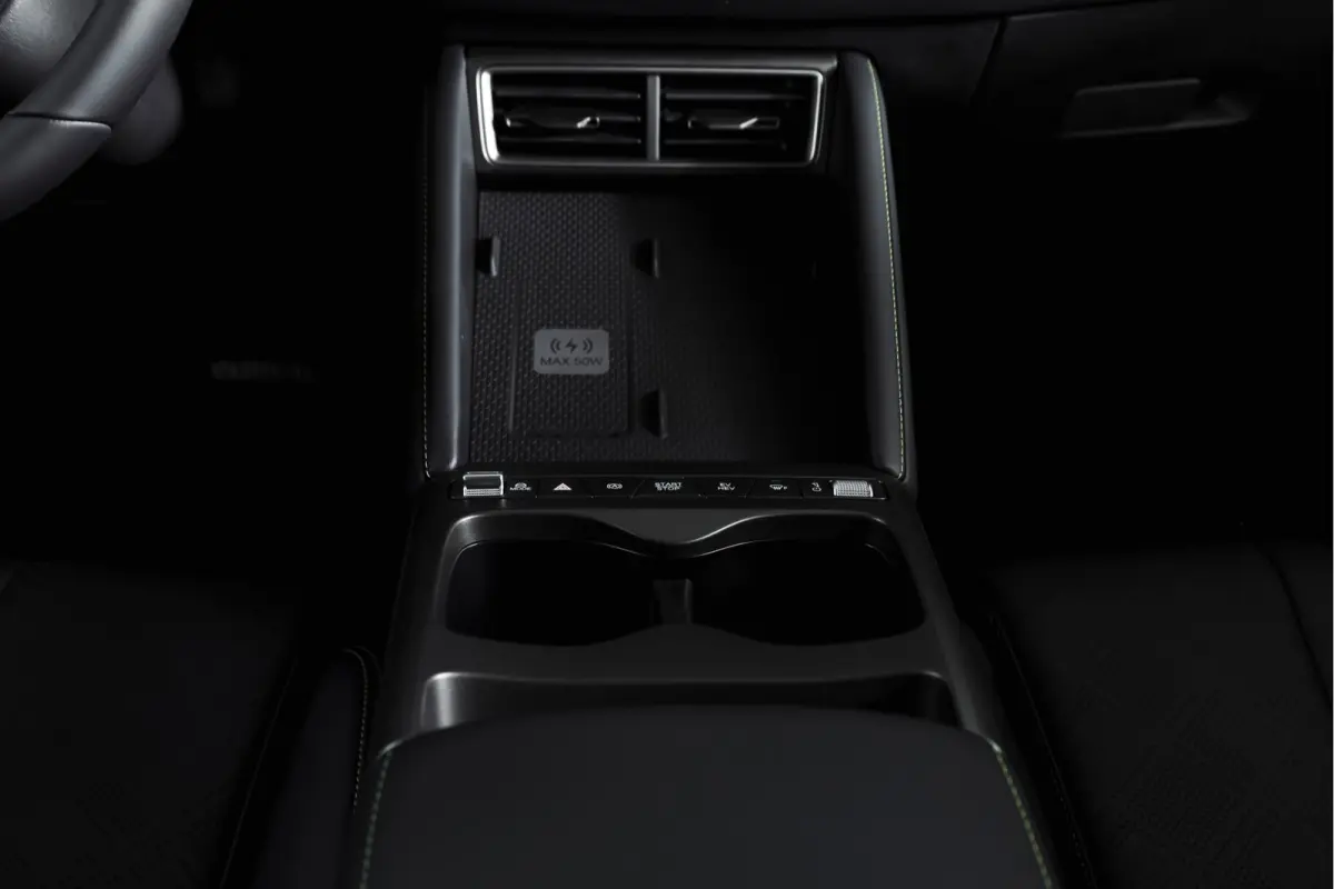 1.5 DM-i Boost | Panodak | Dig. Cockpit | Adapt. Cruise | Stoel-+Stuurverw. | PDC | 360 Camera | NAV + Carplay / Android | ECC | LM 17" | 1923
