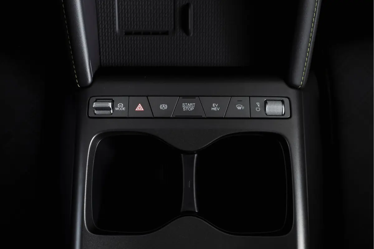 1.5 DM-i Boost | Panodak | Dig. Cockpit | Adapt. Cruise | Stoel-+Stuurverw. | PDC | 360 Camera | NAV + Carplay / Android | ECC | LM 17" | 1019