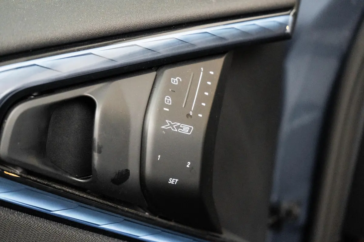 30e xDrive | M-SPORT | PANODAK | ADAPTIVE CRUISE | LEDER | STOELVERWARMING | DODE HOEK | LANE ASSIST | ELEKTR. STOEL INCL. MEMORY