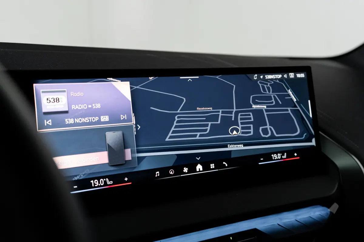 30e xDrive | M-SPORT | PANODAK | ADAPTIVE CRUISE | LEDER | STOELVERWARMING | DODE HOEK | LANE ASSIST | ELEKTR. STOEL INCL. MEMORY