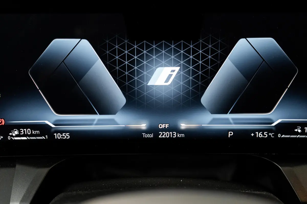 30e xDrive | M-SPORT | PANODAK | ADAPTIVE CRUISE | LEDER | STOELVERWARMING | DODE HOEK | LANE ASSIST | ELEKTR. STOEL INCL. MEMORY