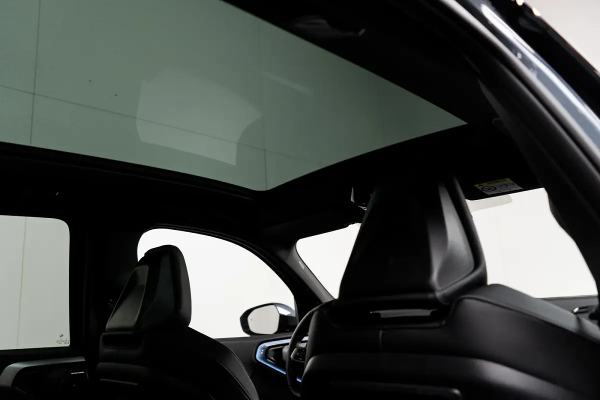 30e xDrive | M-SPORT | PANODAK | ADAPTIVE CRUISE | LEDER | STOELVERWARMING | DODE HOEK | LANE ASSIST | ELEKTR. STOEL INCL. MEMORY