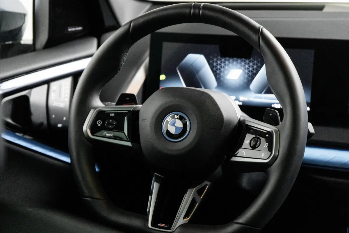30e xDrive | M-SPORT | PANODAK | ADAPTIVE CRUISE | LEDER | STOELVERWARMING | DODE HOEK | LANE ASSIST | ELEKTR. STOEL INCL. MEMORY