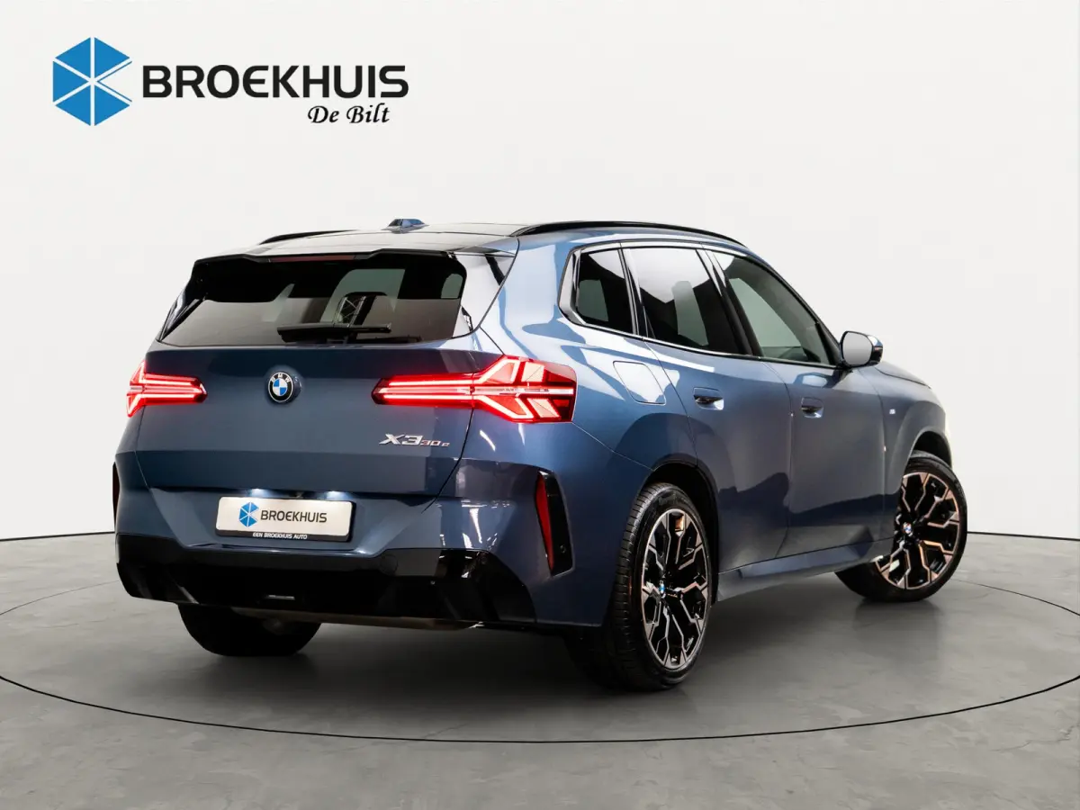 30e xDrive | M-SPORT | PANODAK | ADAPTIVE CRUISE | LEDER | STOELVERWARMING | DODE HOEK | LANE ASSIST | ELEKTR. STOEL INCL. MEMORY