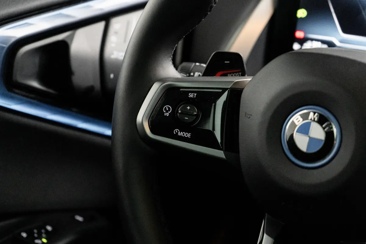 30e xDrive | M-SPORT | PANODAK | ADAPTIVE CRUISE | LEDER | STOELVERWARMING | DODE HOEK | LANE ASSIST | ELEKTR. STOEL INCL. MEMORY