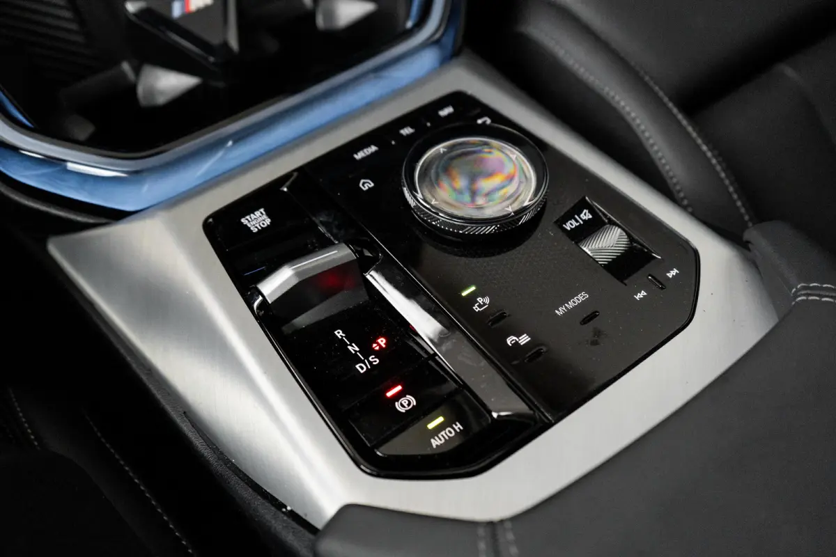 30e xDrive | M-SPORT | PANODAK | ADAPTIVE CRUISE | LEDER | STOELVERWARMING | DODE HOEK | LANE ASSIST | ELEKTR. STOEL INCL. MEMORY