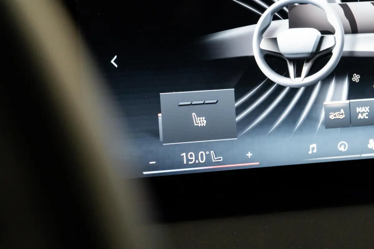 30e xDrive | M-SPORT | PANODAK | ADAPTIVE CRUISE | LEDER | STOELVERWARMING | DODE HOEK | LANE ASSIST | ELEKTR. STOEL INCL. MEMORY