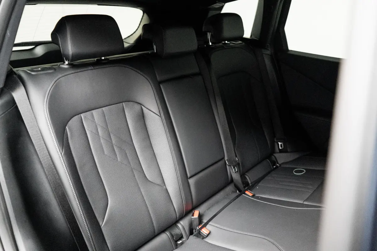 30e xDrive | M-SPORT | PANODAK | ADAPTIVE CRUISE | LEDER | STOELVERWARMING | DODE HOEK | LANE ASSIST | ELEKTR. STOEL INCL. MEMORY