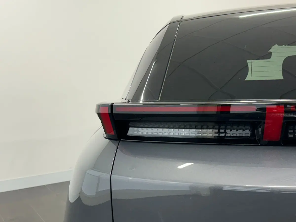 More 66 kWh | 22 kW lader | 360 Camera | Memory seats | High end audio | Apple Carplay/Android Auto |