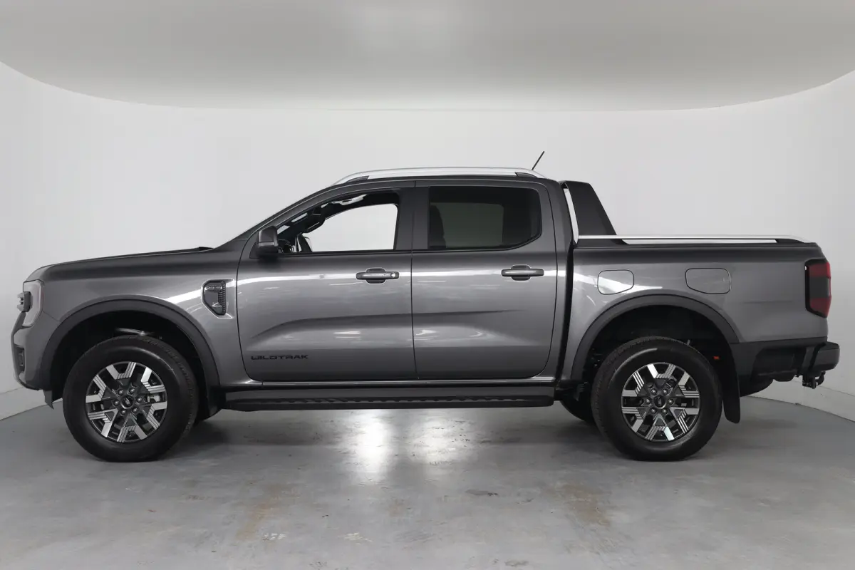 Wildtrak Plug-in Hybrid Dubbel Cabine | Elektrische Rollertop | 3.500KG Trekgewicht | Snel Leverbaar!! | 0.99% Financial Lease | 1-fase laadkabel mode 3 16A, 8 meter | Adaptive cruisecontrol