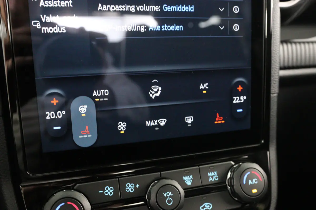 Wildtrak Plug-in Hybrid Dubbel Cabine | Elektrische Rollertop | 3.500KG Trekgewicht | Snel Leverbaar!! | 0.99% Financial Lease | 1-fase laadkabel mode 3 16A, 8 meter | Adaptive cruisecontrol