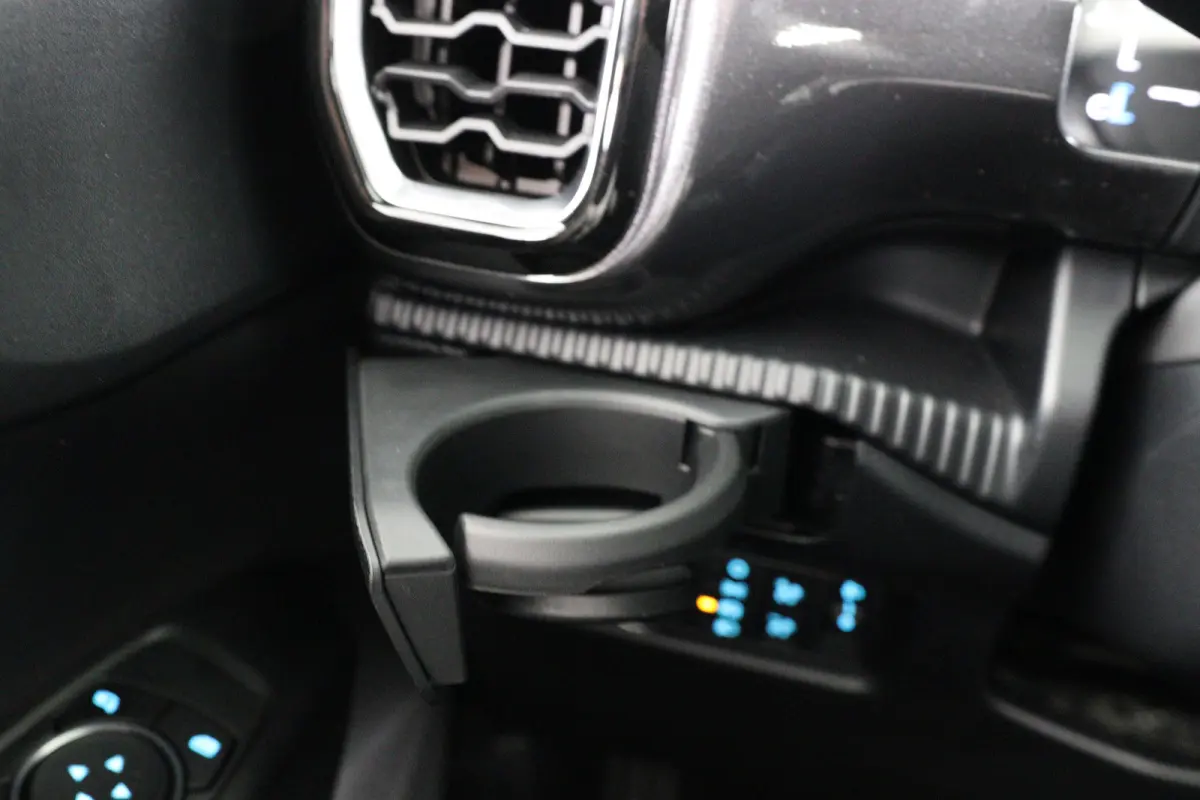 Wildtrak Plug-in Hybrid Dubbel Cabine | Elektrische Rollertop | 3.500KG Trekgewicht | Snel Leverbaar!! | 0.99% Financial Lease | 1-fase laadkabel mode 3 16A, 8 meter | Adaptive cruisecontrol
