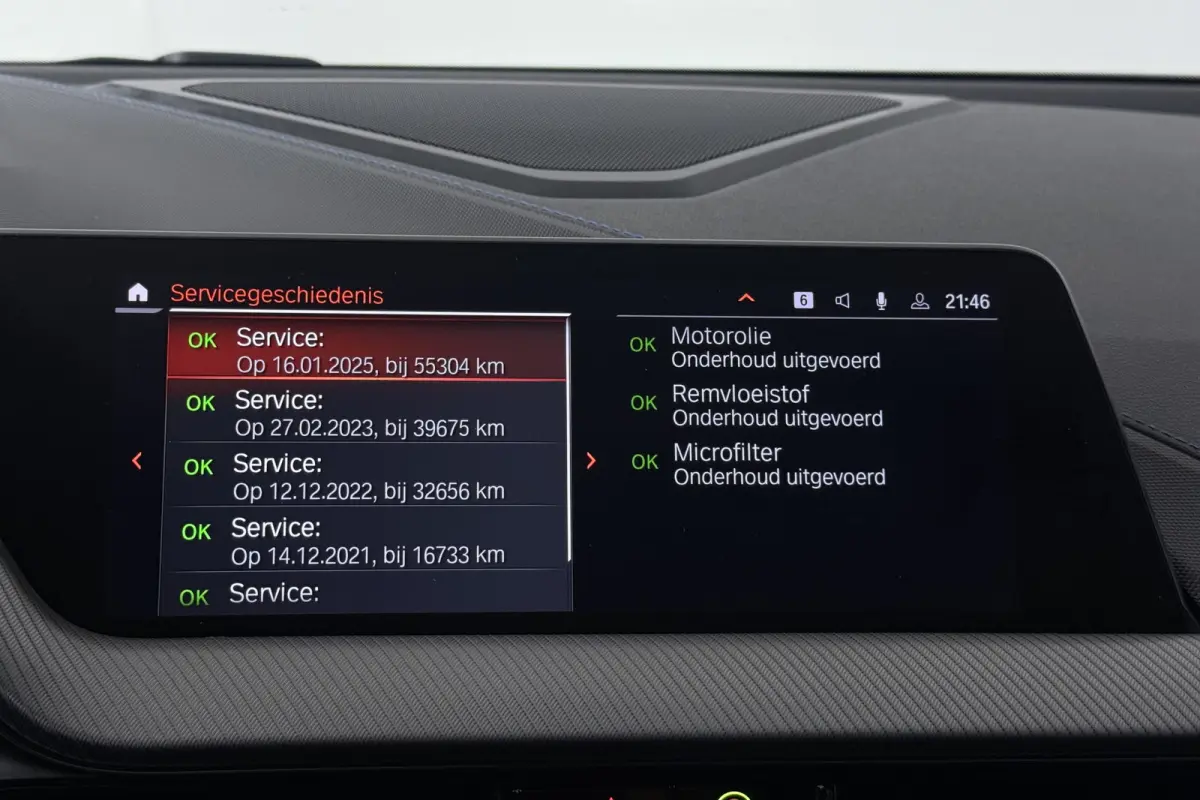 118i Executive Edition (CAMERA, SFEERVERLICHTING, NAVIGATIE CARPLAY, DIGITALE COCKPIT)