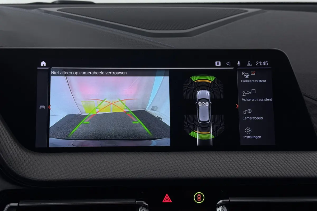 118i Executive Edition (CAMERA, SFEERVERLICHTING, NAVIGATIE CARPLAY, DIGITALE COCKPIT)