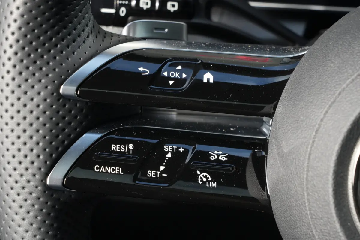 4MATIC AMG Line | 313 PK | AMG Line | Panoramadak | 360° Camera | Burmester | Mercedes-Benz GLC 300e 4MATIC AMG Line met 313 PK, een 2.0-liter viercilinder turbobenzinemotor met plug-in hyb