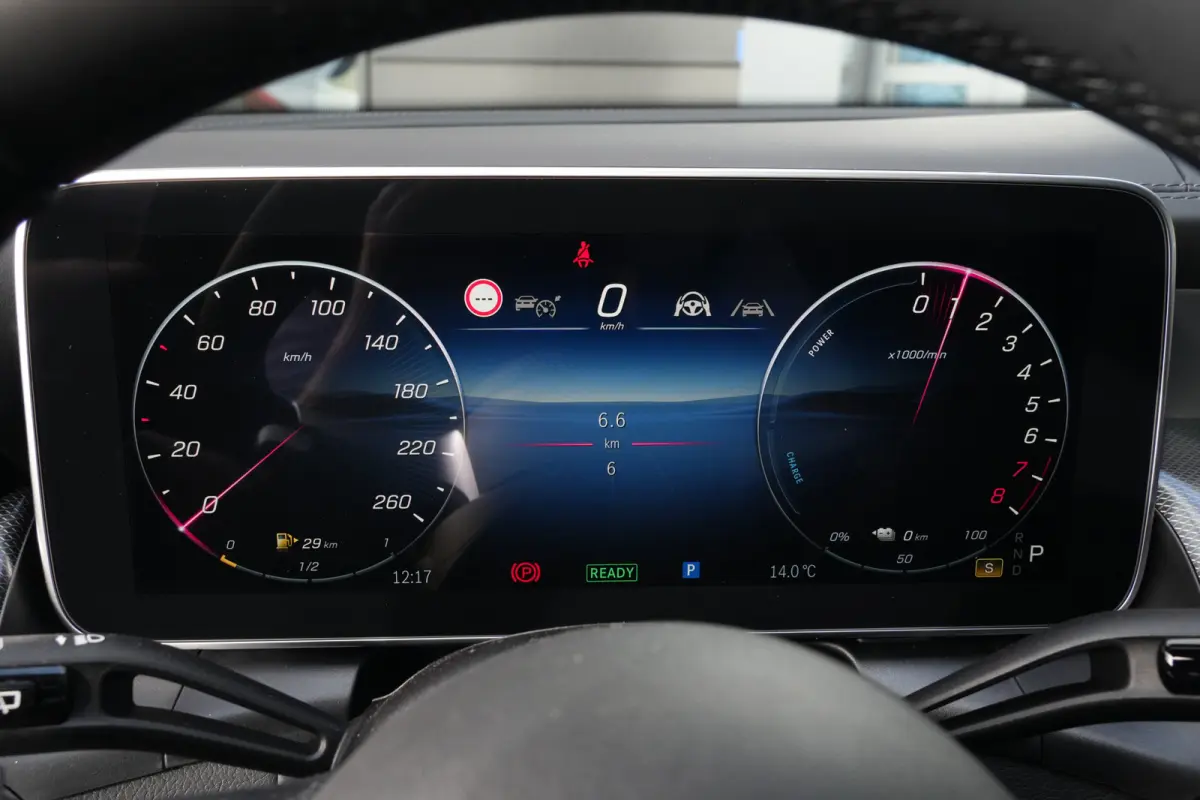 4MATIC AMG Line | 313 PK | AMG Line | Panoramadak | 360° Camera | Burmester | Mercedes-Benz GLC 300e 4MATIC AMG Line met 313 PK, een 2.0-liter viercilinder turbobenzinemotor met plug-in hyb