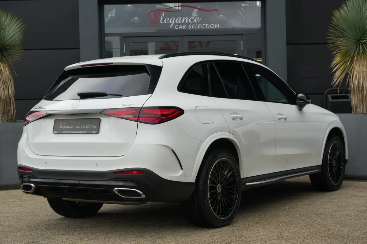 4MATIC AMG Line | 313 PK | AMG Line | Panoramadak | 360° Camera | Burmester | Mercedes-Benz GLC 300e 4MATIC AMG Line met 313 PK, een 2.0-liter viercilinder turbobenzinemotor met plug-in hyb