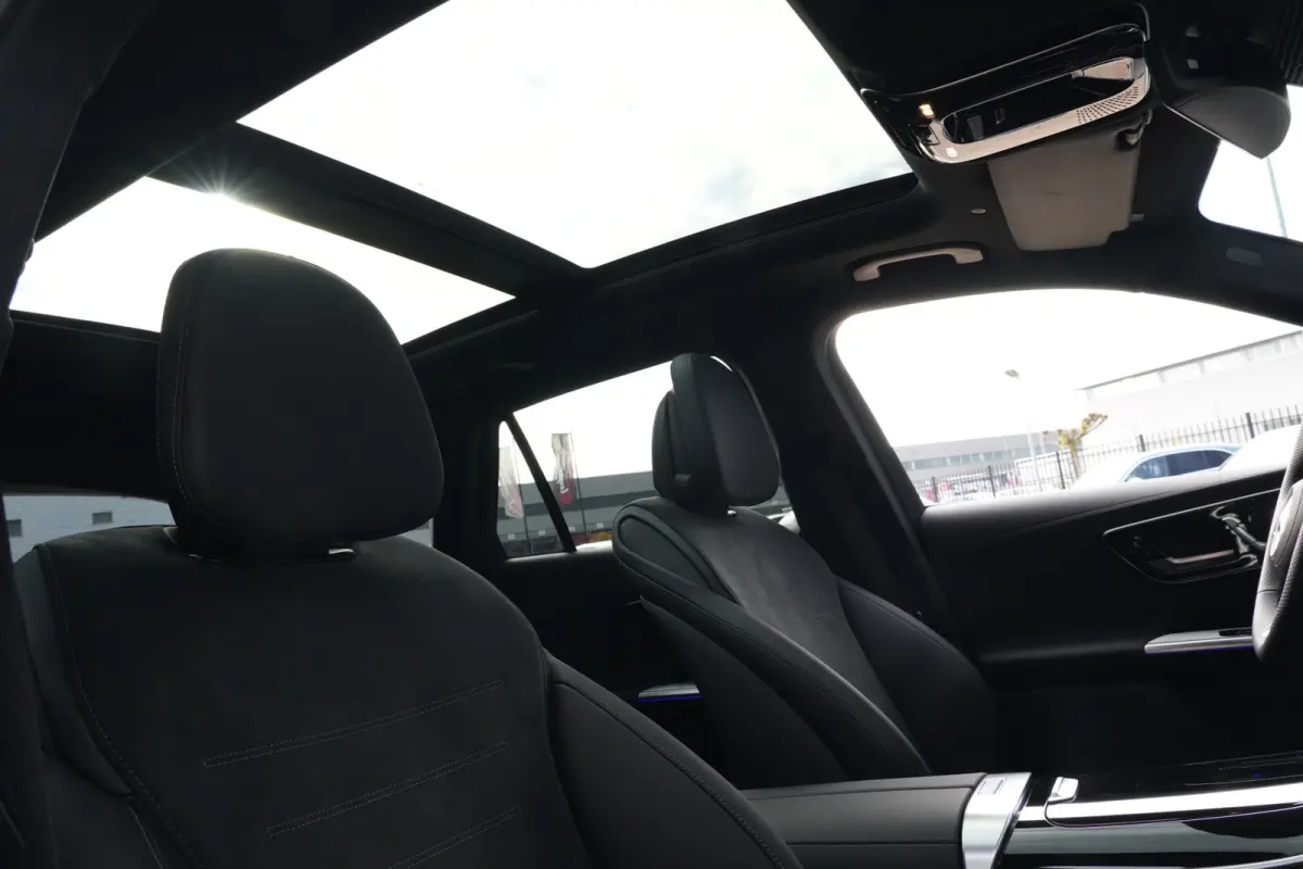4MATIC AMG Line | 313 PK | AMG Line | Panoramadak | 360° Camera | Burmester | Mercedes-Benz GLC 300e 4MATIC AMG Line met 313 PK, een 2.0-liter viercilinder turbobenzinemotor met plug-in hyb