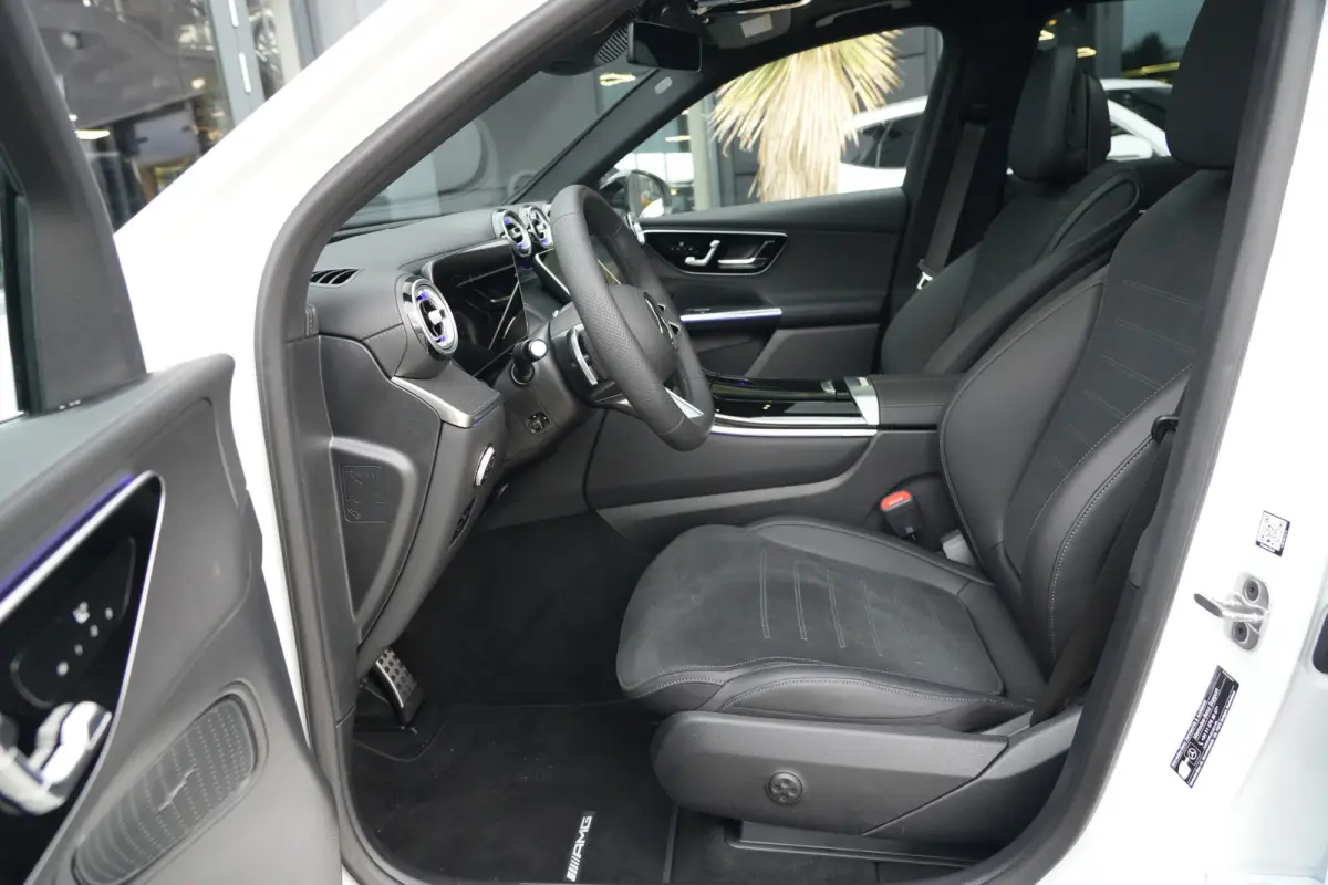 4MATIC AMG Line | 313 PK | AMG Line | Panoramadak | 360° Camera | Burmester | Mercedes-Benz GLC 300e 4MATIC AMG Line met 313 PK, een 2.0-liter viercilinder turbobenzinemotor met plug-in hyb