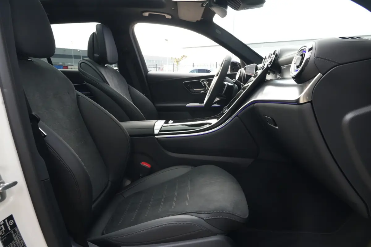 4MATIC AMG Line | 313 PK | AMG Line | Panoramadak | 360° Camera | Burmester | Mercedes-Benz GLC 300e 4MATIC AMG Line met 313 PK, een 2.0-liter viercilinder turbobenzinemotor met plug-in hyb